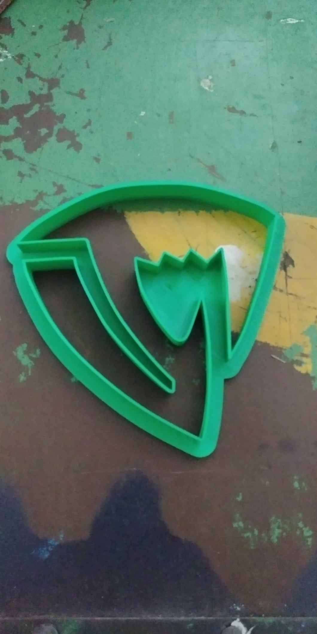 3D Printed Cookie Cutter Inspired by Fairy Tail Sabertooth Guild Crest